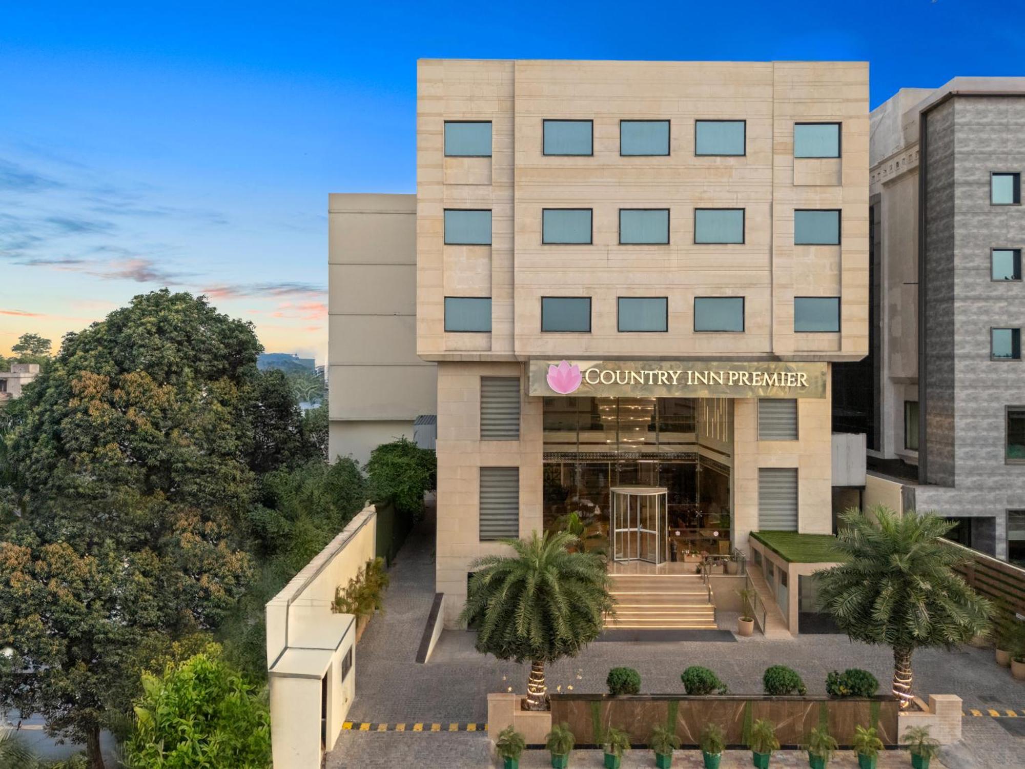 Country Inn Premier Amritsar, 10 Min From Golden Temple Екстер'єр фото