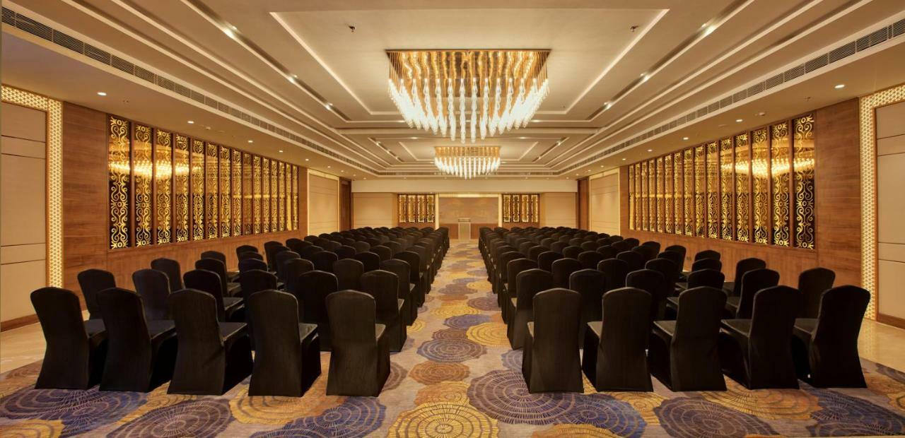 Country Inn Premier Amritsar, 10 Min From Golden Temple Екстер'єр фото